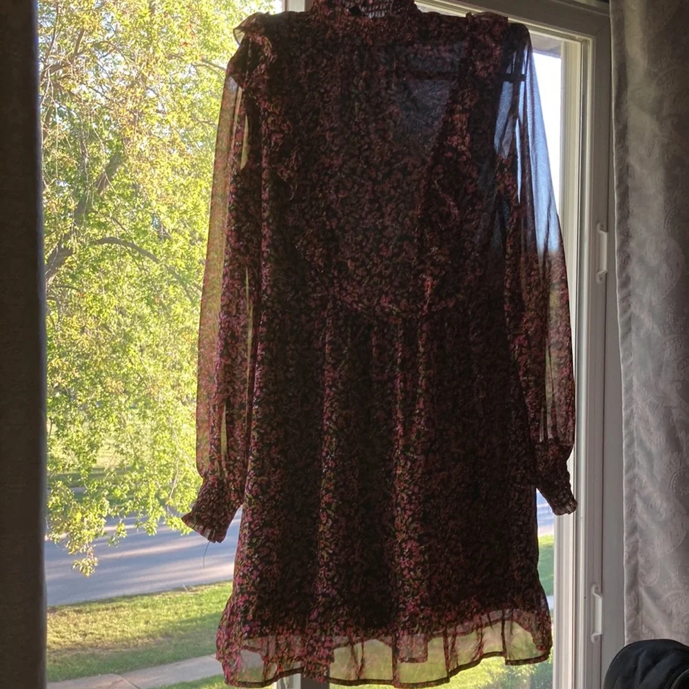 Floral dress with turtle neck. - Picture 3 of 5
